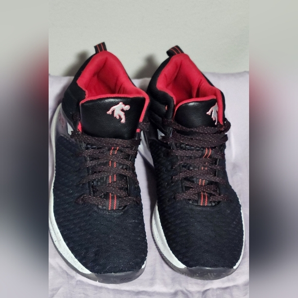 AND1 Size 12 MEN'SBLACK and Red Sneakers - Picture 2 of 7